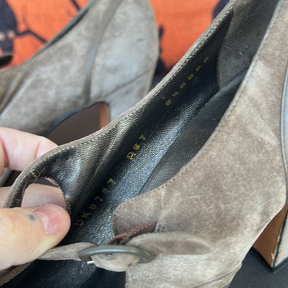 Vintage Salvatore Ferragamo Heels - Picture 8 of 14